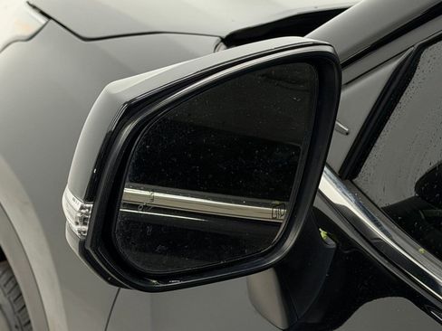Used 2023 Toyota Highlander XLE AWD/4WD image 37