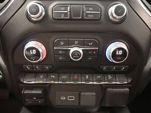 Used 2020 GMC Sierra 2500 AT4 w/ AT4 Premium Package AWD/4WD image 18