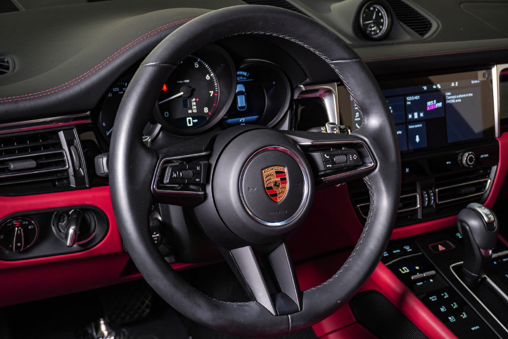 Certified 2026 Porsche Macan AWD/4WD image 18