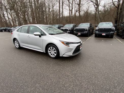 Used 2025 Toyota Corolla LE image 5