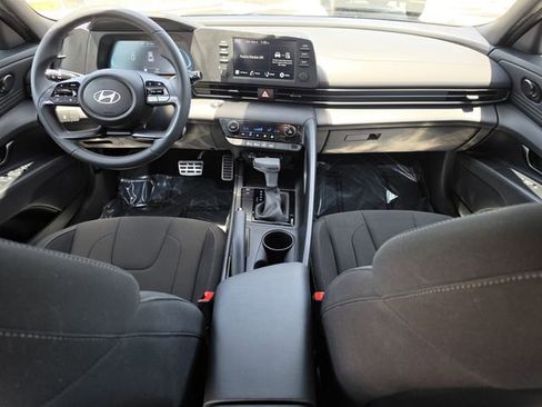 Used 2025 Hyundai Elantra Sport FWD image 13