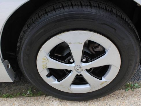 Used 2012 Toyota Prius Three FWD image 6