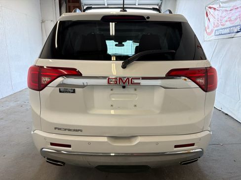 Used 2019 GMC Acadia Denali w/ Technology Package FWD image 3