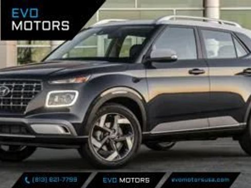 Used 2023 Hyundai Venue SE FWD image 1