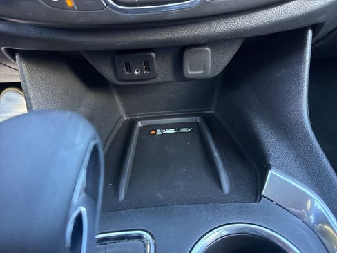 Used 2023 Chevrolet Traverse LT image 18