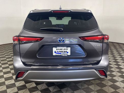 Used 2022 Toyota Highlander Platinum AWD/4WD image 5