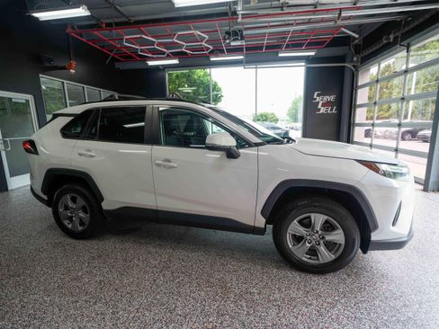Used 2023 Toyota RAV4 XLE AWD/4WD image 5