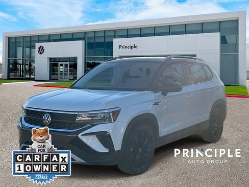 Certified 2023 Volkswagen Taos SE w/ Panoramic Sunroof Package image 1