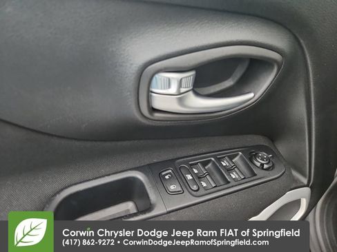 Used 2020 Jeep Renegade Latitude w/ Popular Equipment Group AWD/4WD image 21