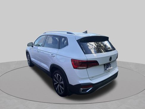 Used 2022 Volkswagen Taos SE w/ IQ.Drive SE Package FWD image 3