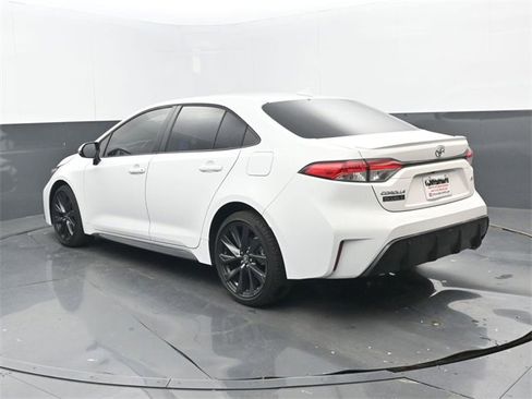 Used 2024 Toyota Corolla SE image 3