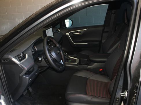 Used 2025 Toyota RAV4 XSE AWD/4WD image 14