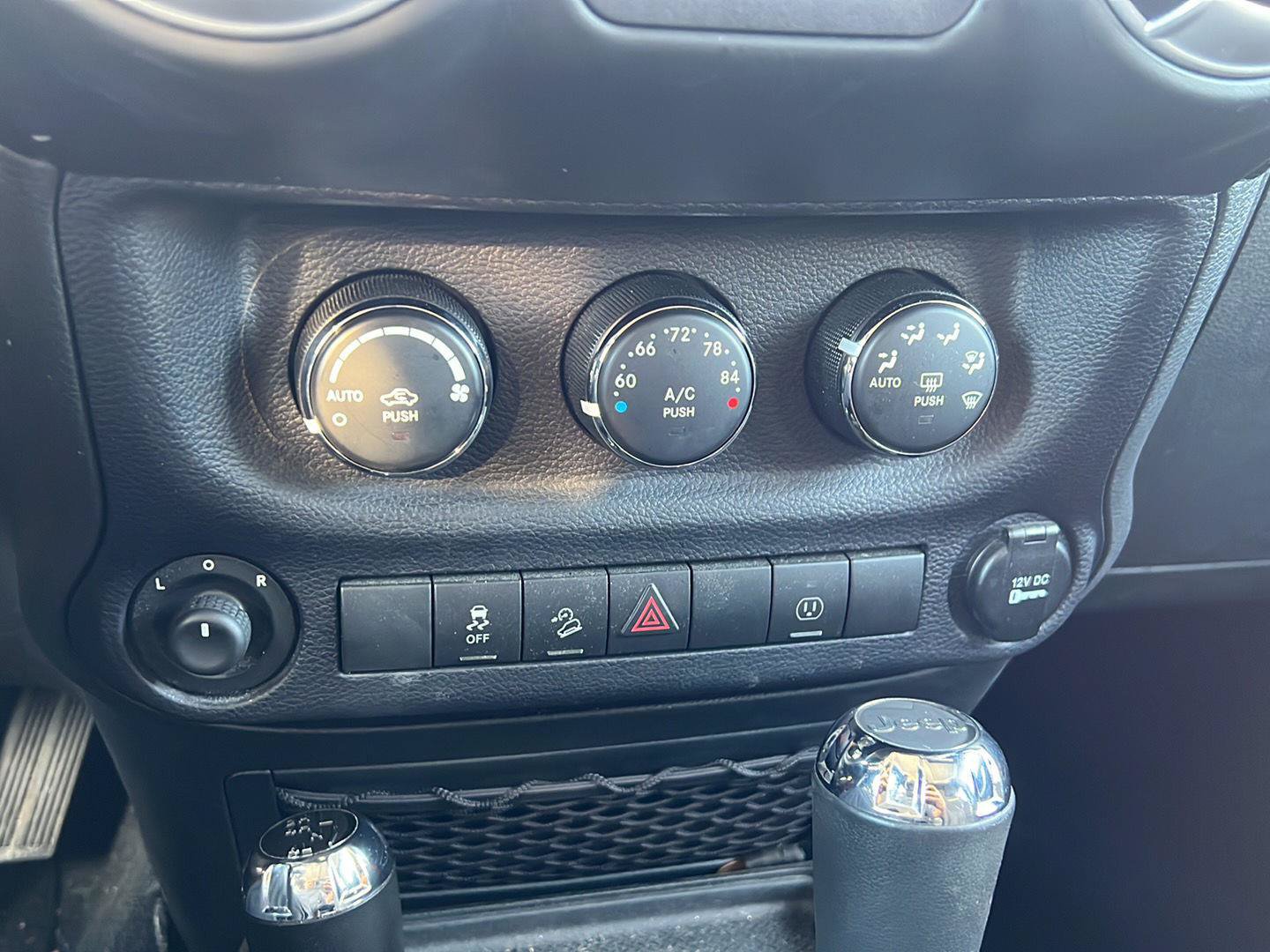 Used 2014 Jeep Wrangler Unlimited Sahara w/ Max Tow Package AWD/4WD image 7
