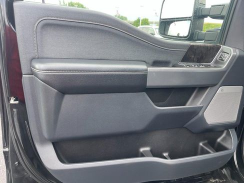 Used 2023 Ford F250 Lariat w/ Sport Appearance Package AWD/4WD image 18