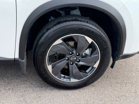 Certified 2024 Nissan Rogue SV FWD image 9