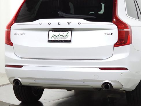 Used 2019 Volvo XC90 T5 Momentum w/ Multimedia Package AWD/4WD image 10