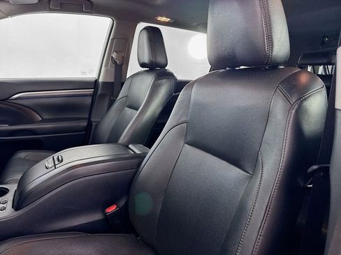 Used 2018 Toyota Highlander Limited image 32