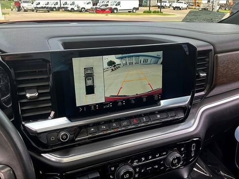 Used 2025 Chevrolet Silverado 1500 High Country w/ High Country Premium Package AWD/4WD image 15