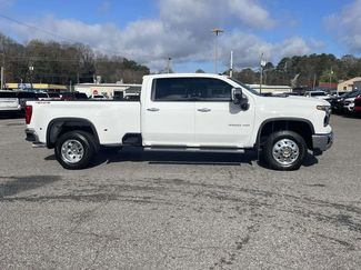 Used 2025 Chevrolet Silverado 3500 LTZ w/ LTZ Plus Package video 2