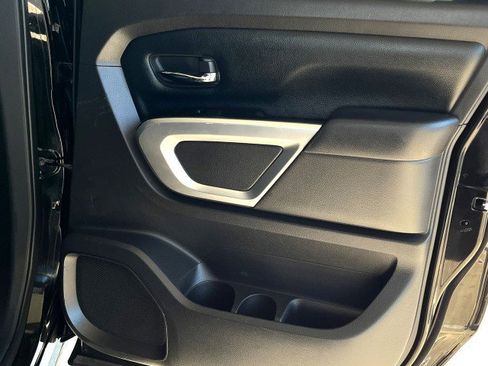 Used 2018 Nissan Titan SV image 35
