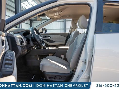 Used 2023 Nissan Rogue SV image 5