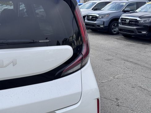 Used 2025 Kia Soul LX image 9