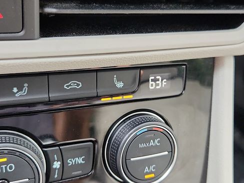 Used 2024 Volkswagen Jetta SE FWD image 24