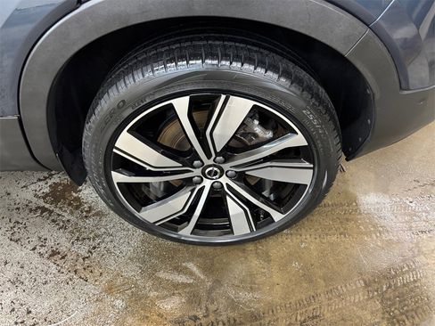 Certified 2022 Volvo XC40 P8 Recharge Plus image 34
