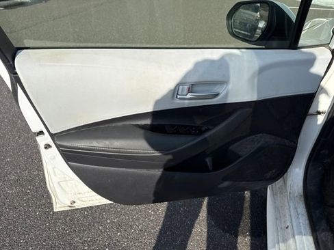 Used 2025 Toyota Corolla SE image 14