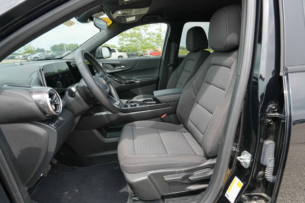 Used 2026 Chevrolet Equinox LT AWD/4WD image 18