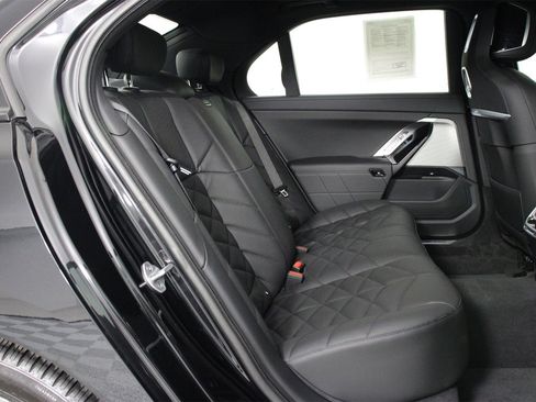 Used 2025 BMW 740i image 30