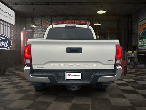 Used 2019 Toyota Tacoma TRD Off-Road image 5