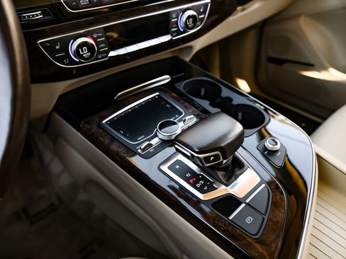 Used 2018 Audi Q7 3.0T Prestige image 29