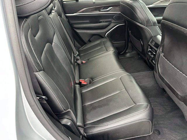 Used 2023 Jeep Grand Cherokee Limited w/ Luxury Tech Group II AWD/4WD image 11