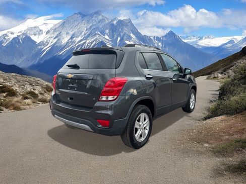 Used 2018 Chevrolet Trax LT w/ LT Convenience Package image 5