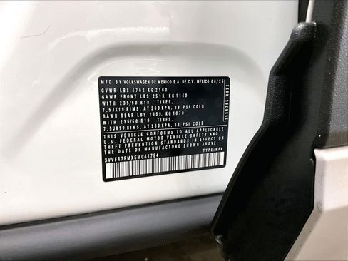 Used 2025 Volkswagen Tiguan SE image 34