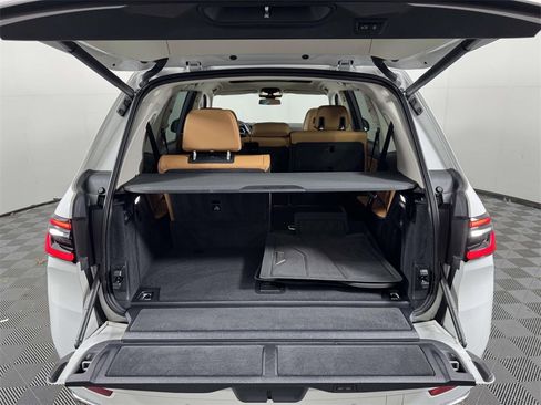 Used 2025 BMW X7 xDrive40i w/ Premium Package image 14