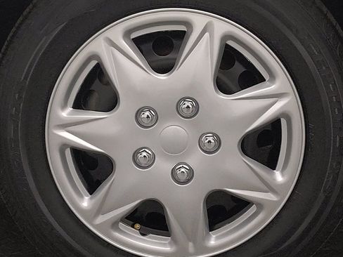 Used 2017 Chevrolet Cruze LS FWD image 31