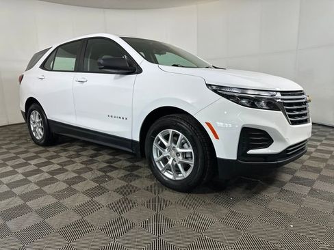 Used 2023 Chevrolet Equinox LS image 2