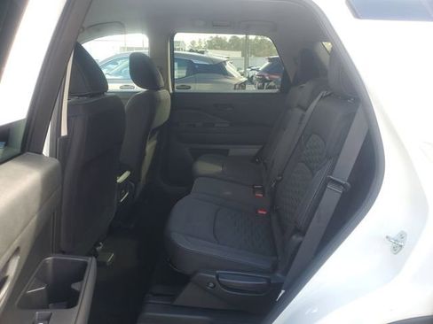 Certified 2025 Nissan Pathfinder S image 8