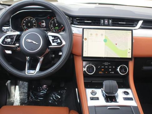 New 2026 Jaguar F-PACE R-Dynamic S image 4