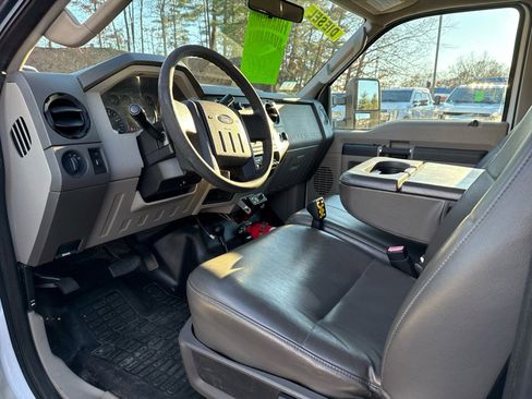 Used 2009 Ford F550 4x4 Regular Cab Super Duty image 5