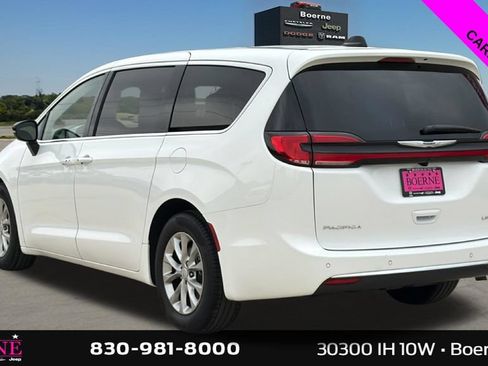 Used 2026 Chrysler Pacifica Limited FWD image 5