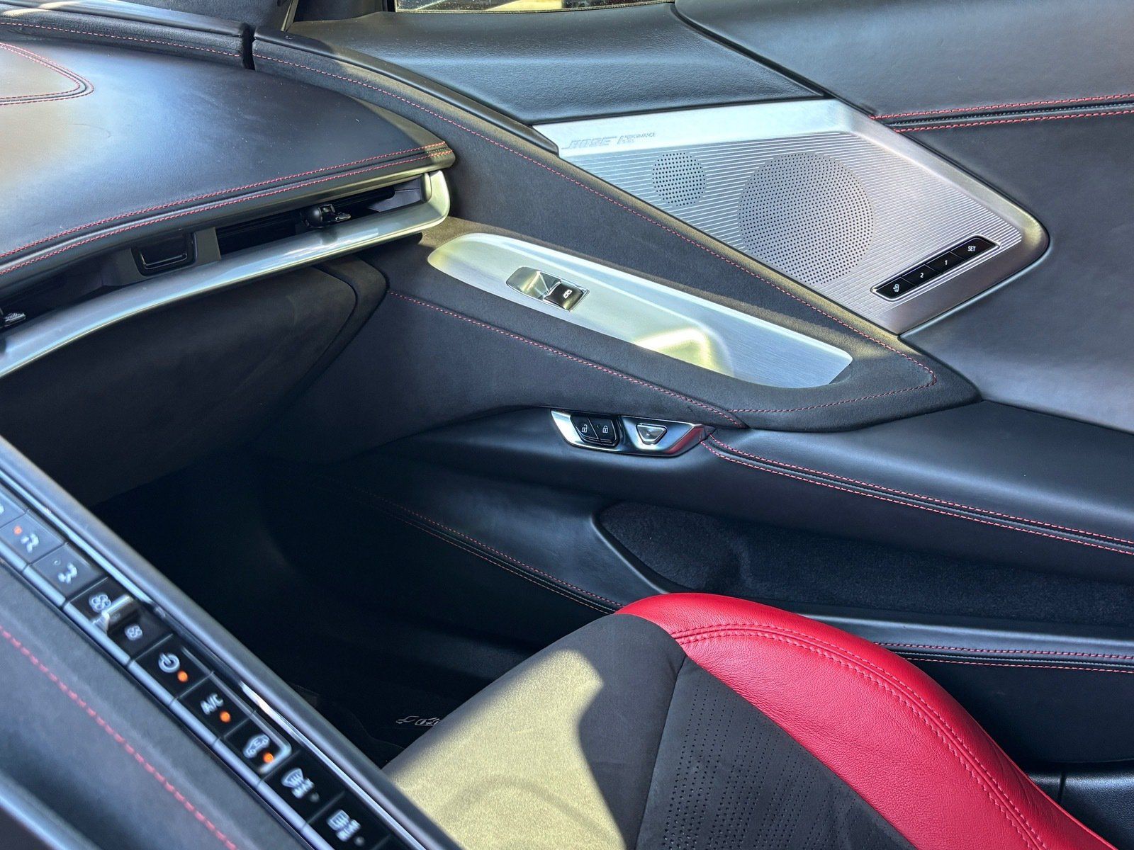 Used 2021 Chevrolet Corvette Stingray Premium Conv w/ Z51 Performance Package RWD image 21