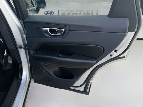 Used 2019 Volvo XC60 T5 Momentum w/ Premium Package FWD image 29