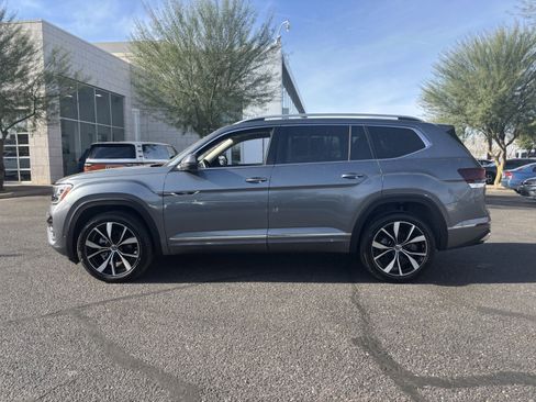 Certified 2025 Volkswagen Atlas SEL Premium R-Line image 2