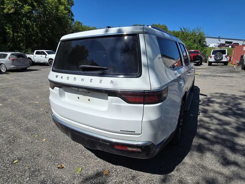 Used 2024 Jeep Wagoneer L Series II w/ Flexible Seating Group AWD/4WD image 7