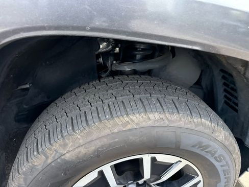 Used 2020 Toyota Tacoma TRD Sport w/ Technology Package image 2