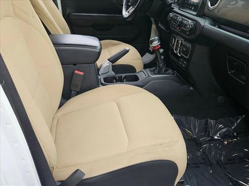 Used 2018 Jeep Wrangler Unlimited Sahara AWD/4WD image 21
