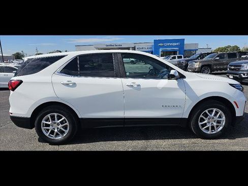 Used 2024 Chevrolet Equinox LT image 2